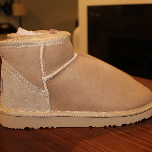 Brand NEW! Authentic Australian Heritage UGG Boots by SINCE 1974™ - Picture 3 of 7